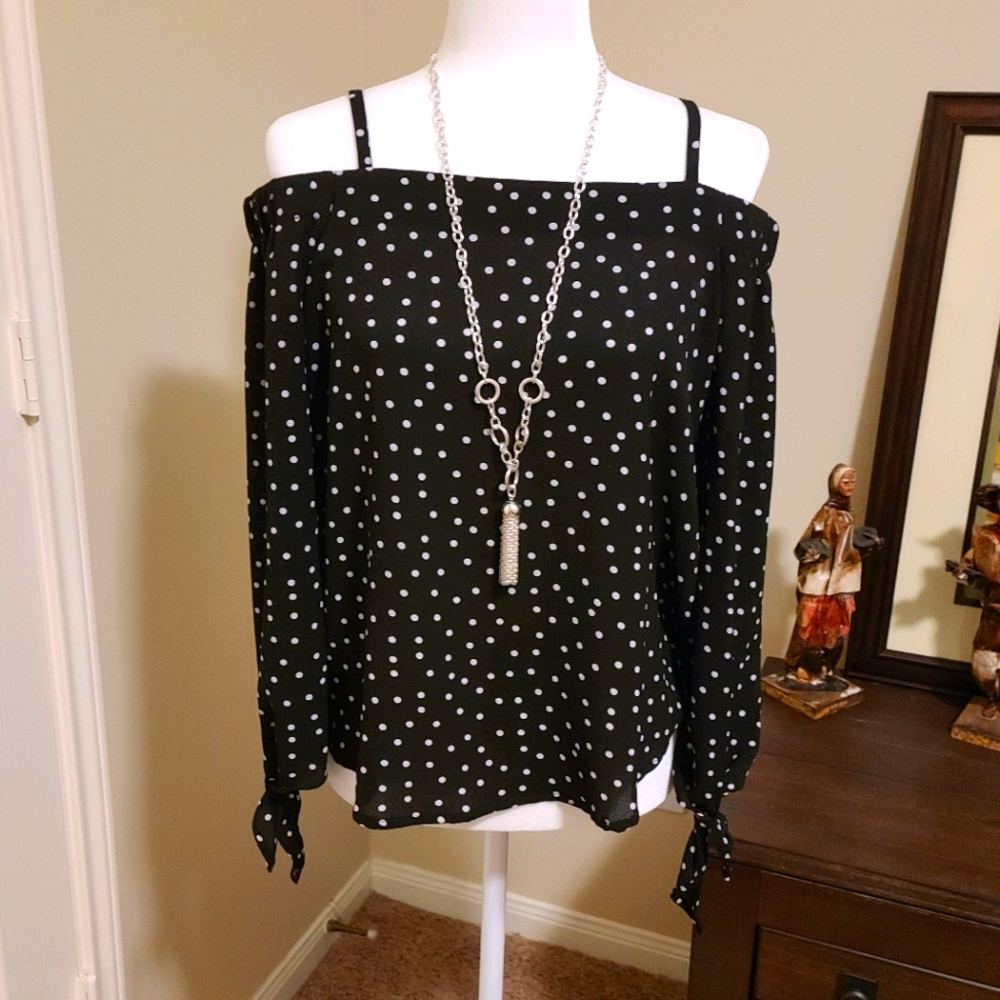 NWOT Polly & Esther Bare Shoulder Top Size-S